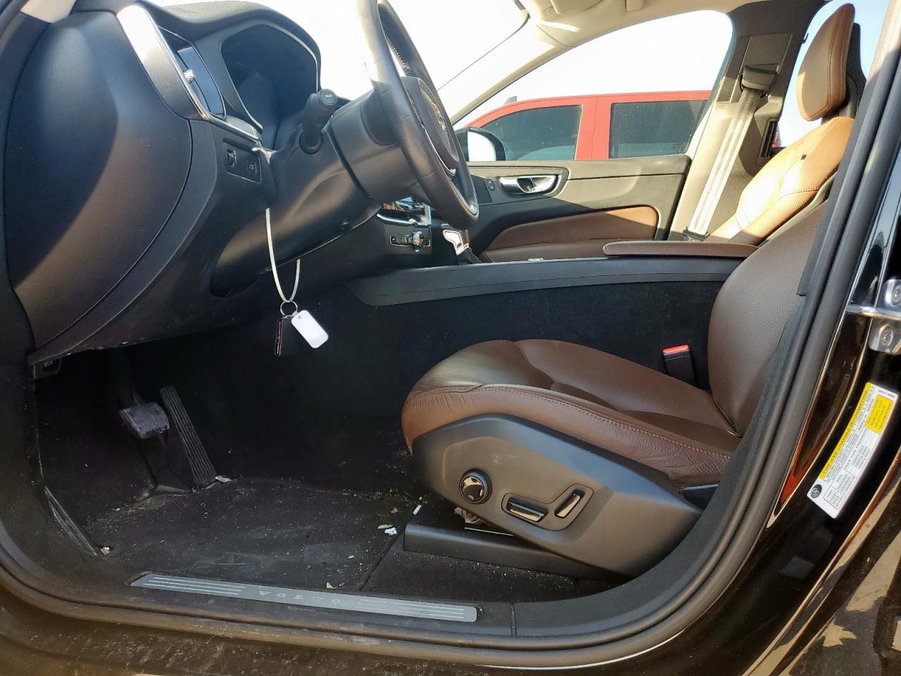 2018 Volvo Xc60 T5 Momentum VIN: YV4102RK4J1018661 Lot: 84835525