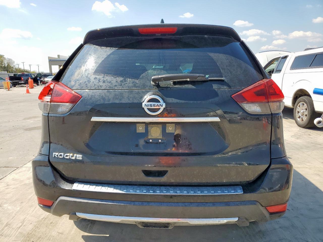 2019 Nissan Rogue S VIN: JN8AT2MT1KW267230 Lot: 84705265