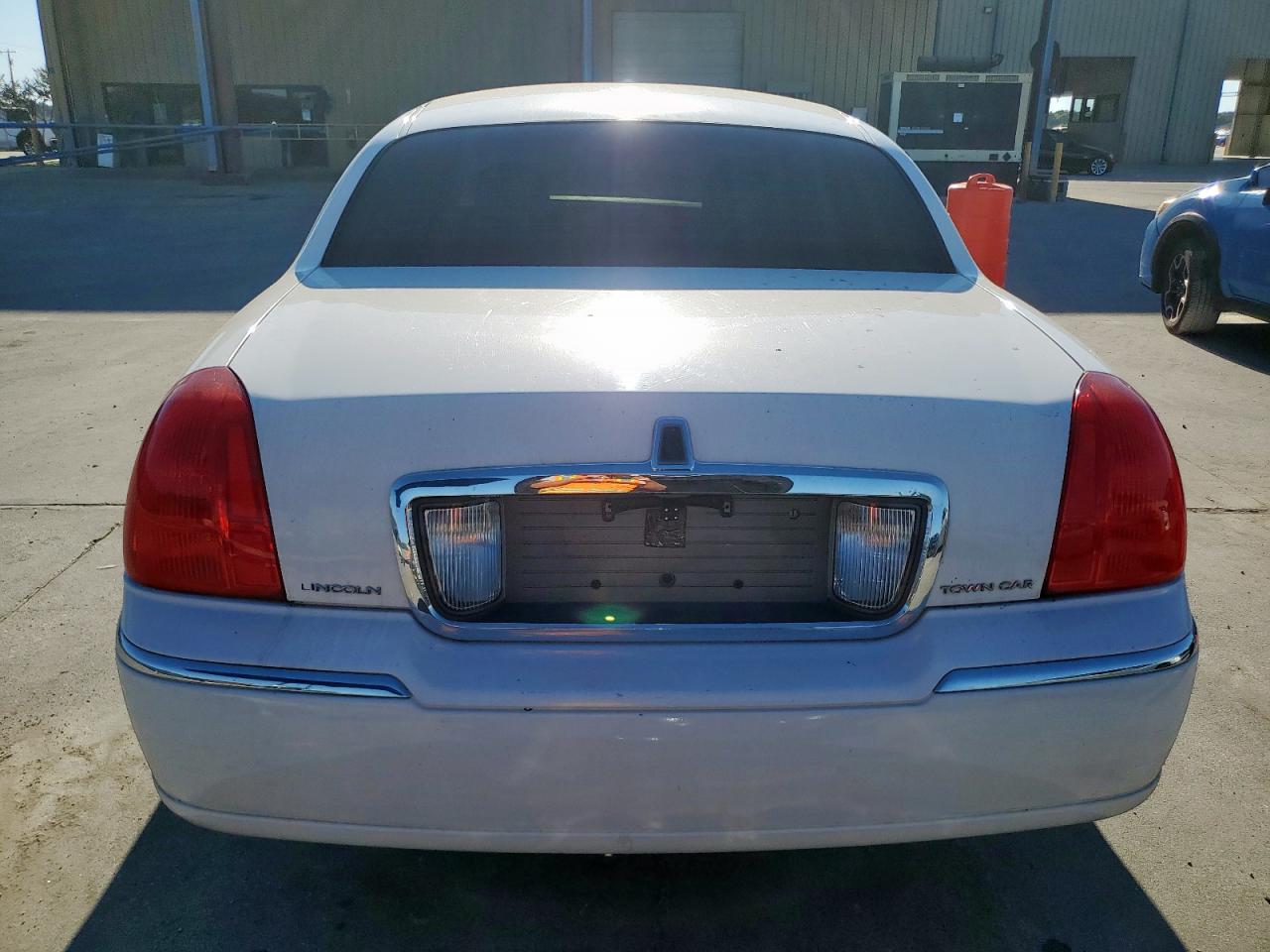2006 Lincoln Town Car Signature VIN: 1LNHM81W86Y632761 Lot: 82408045