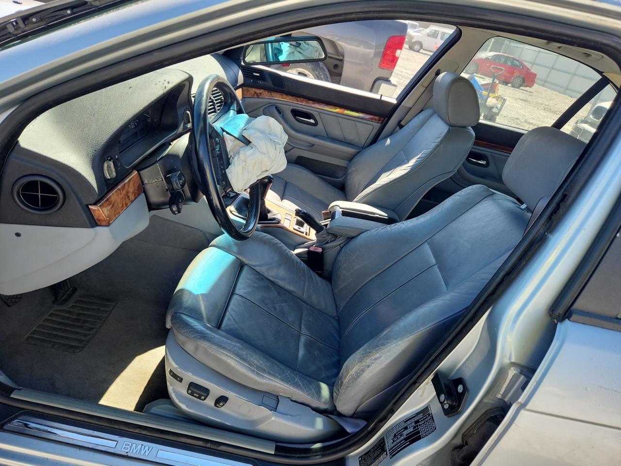 Фото: WBADE5328WBV95378