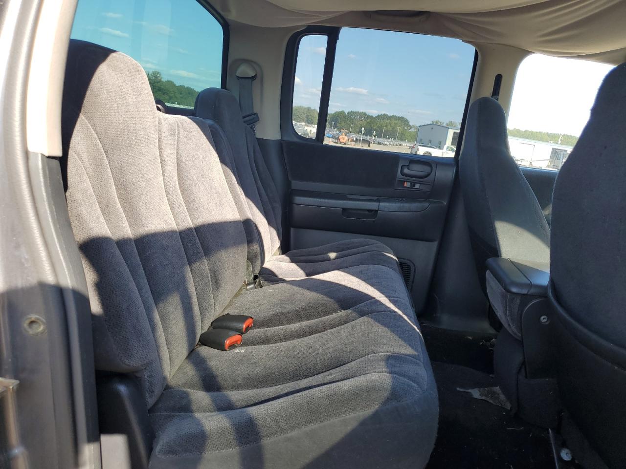 2002 Dodge Dakota Quad Slt VIN: 1B7HG48N12S644670 Lot: 82342675