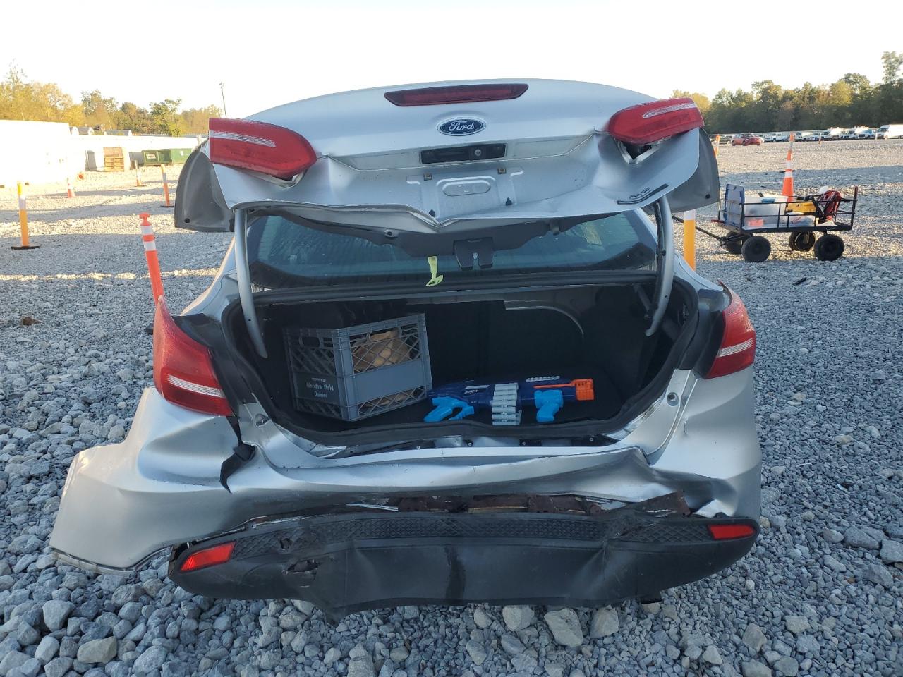 2015 Ford Focus Se VIN: 1FADP3F21FL217304 Lot: 81925475