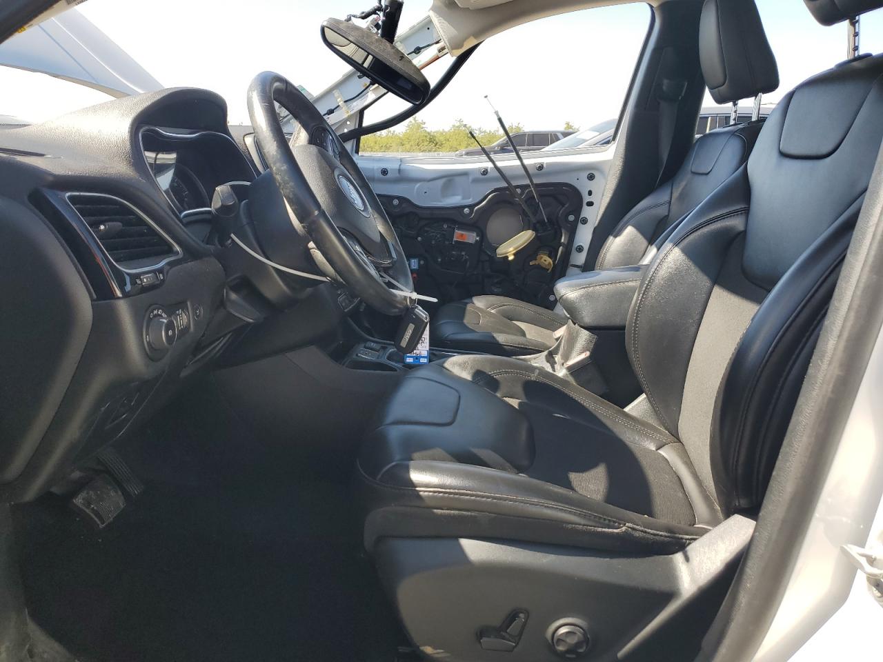 2019 Jeep Cherokee Latitude Plus VIN: 1C4PJLLXXKD286392 Lot: 85587745