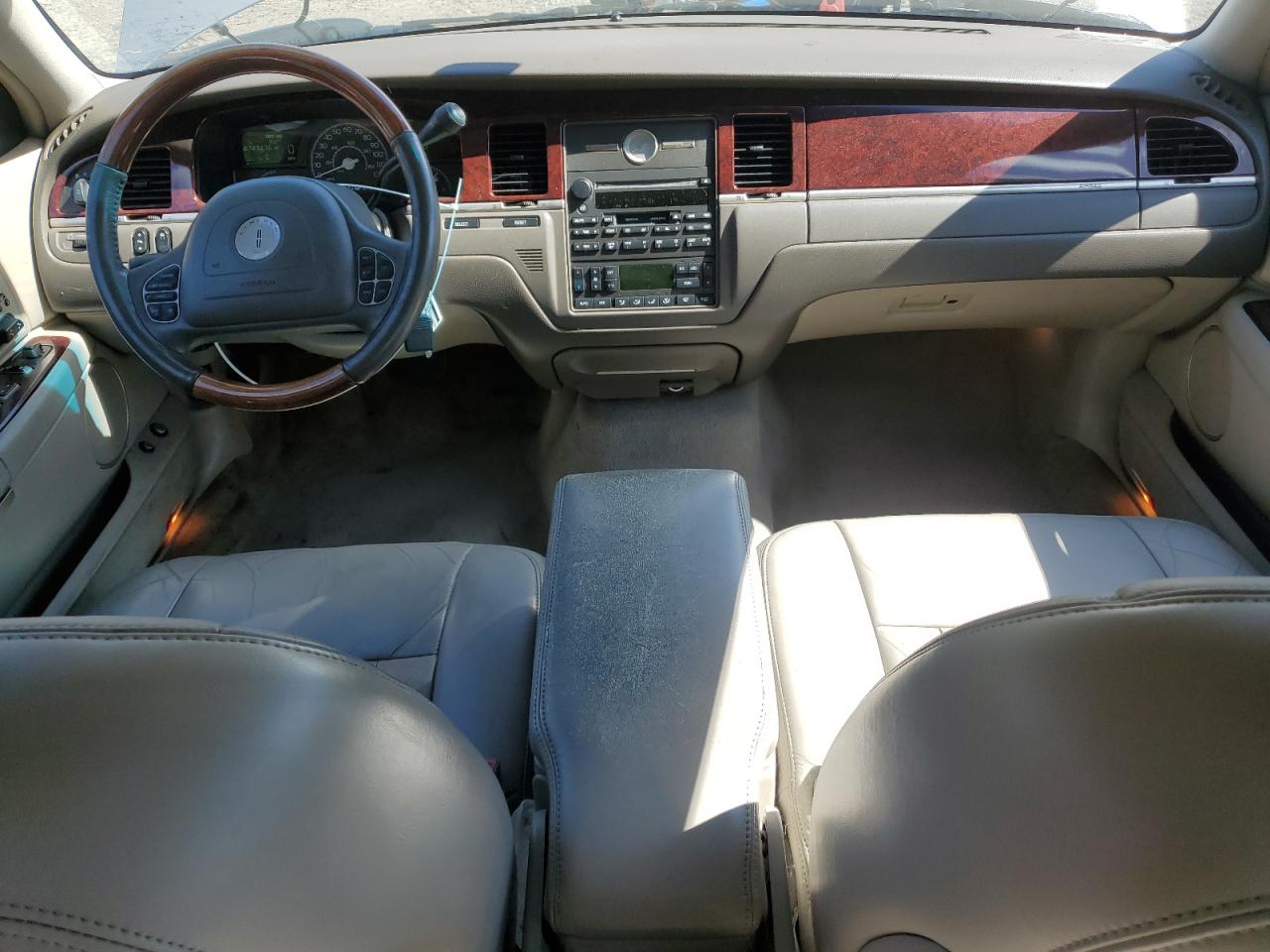 2003 Lincoln Town Car Signature VIN: 1LNHM82W73Y610468 Lot: 84739965