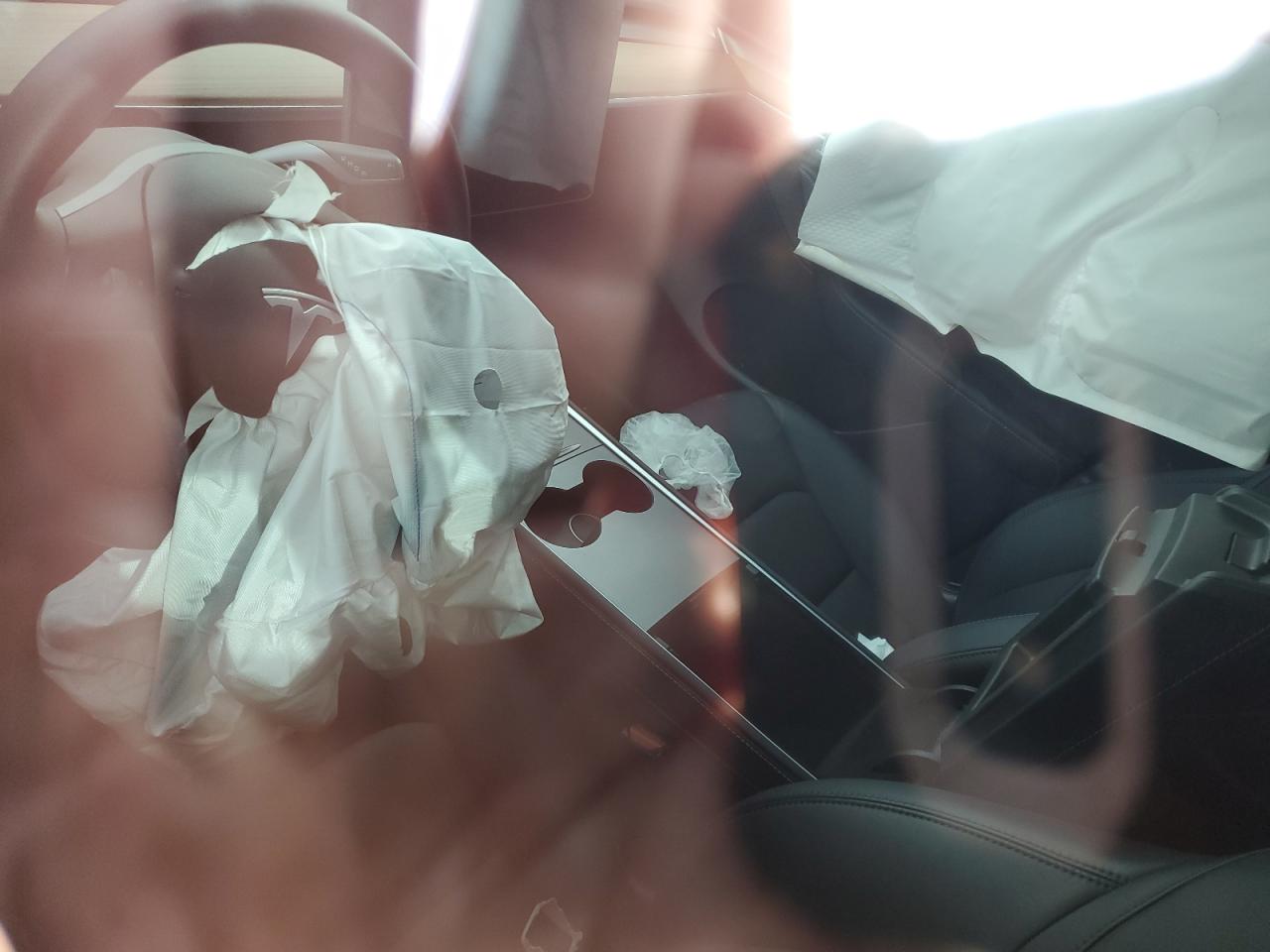 2024 Tesla Model Y VIN: 7SAYGAEE4RF154723 Lot: 81998125