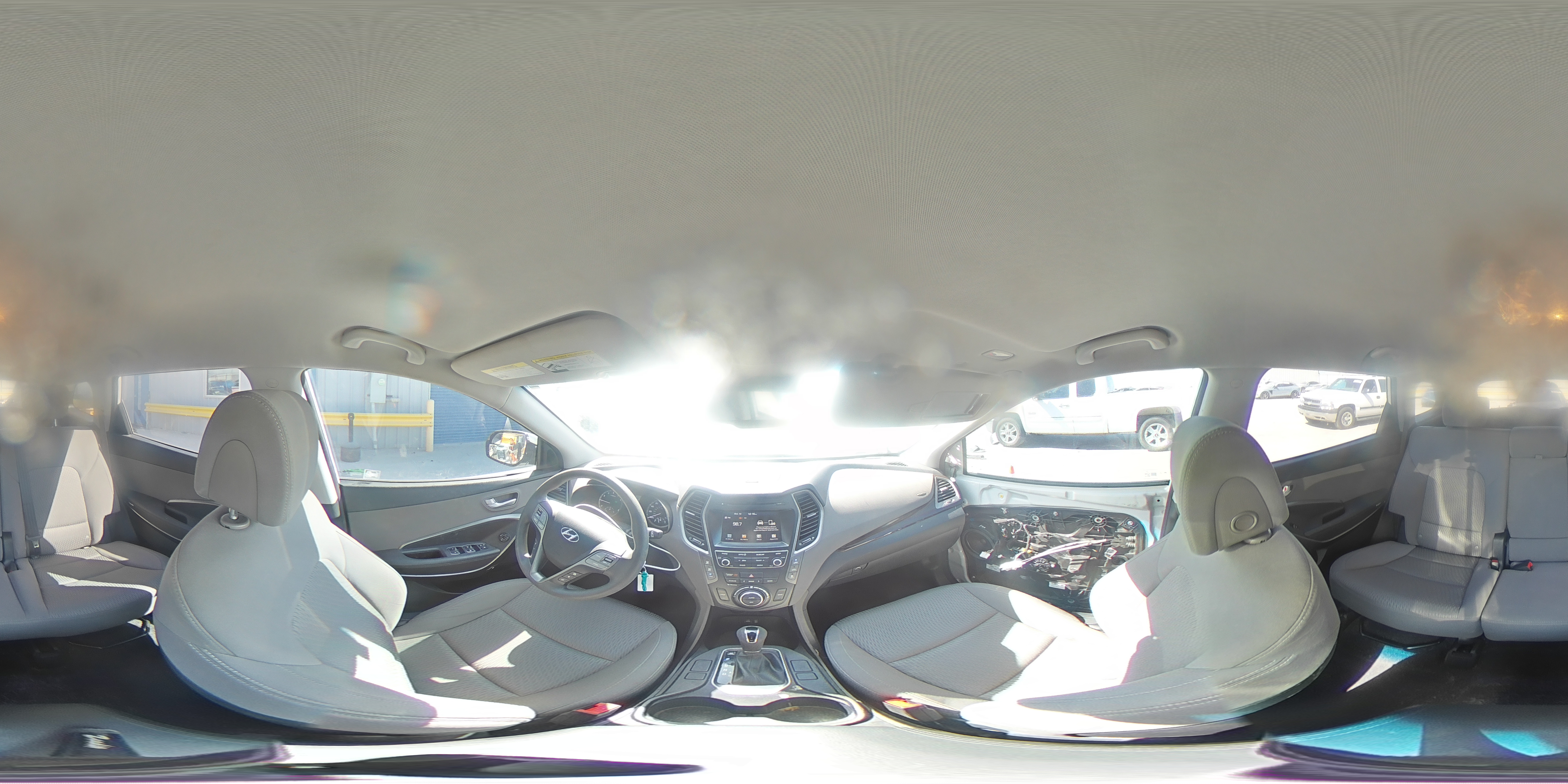 2017 Hyundai Santa Fe Se VIN: KM8SM4HF2HU228966 Lot: 85579095