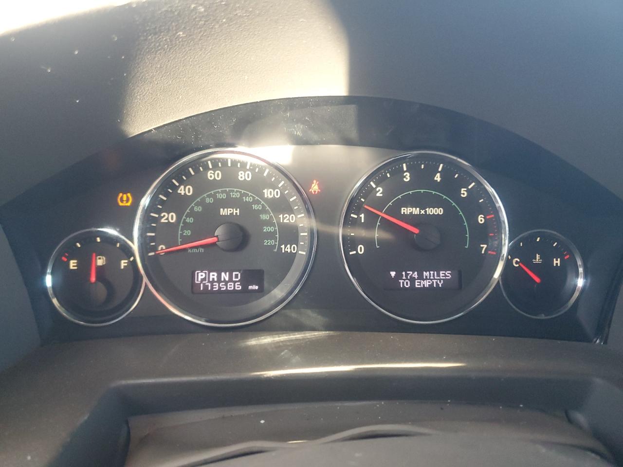 2008 Jeep Commander Sport VIN: 1J8HH48K78C117733 Lot: 87203345