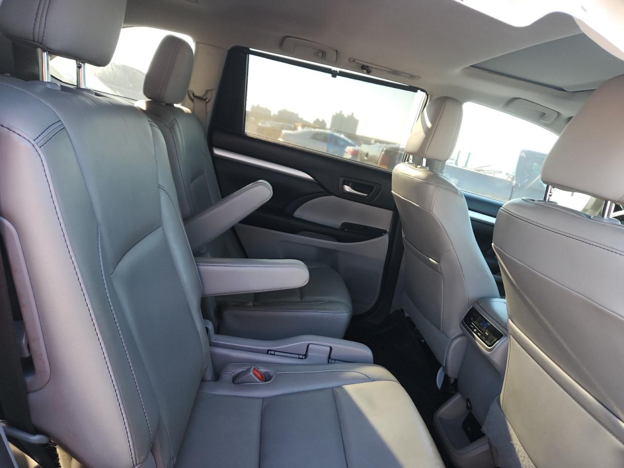 2016 Toyota Highlander Xle VIN: 5TDKKRFHXGS146014 Lot: 82377755