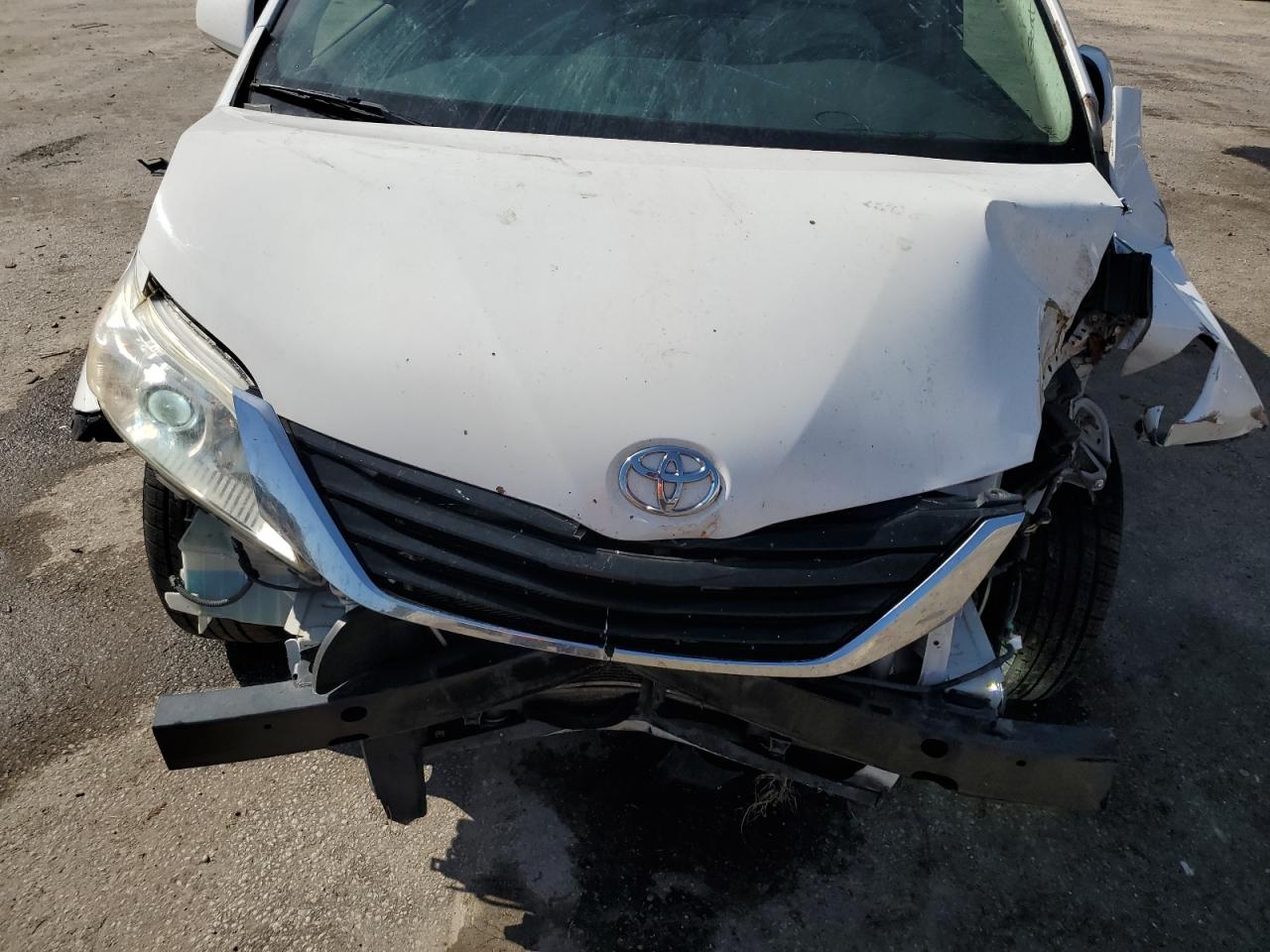 2012 Toyota Sienna Le VIN: 5TDKK3DC9CS227049 Lot: 84749025