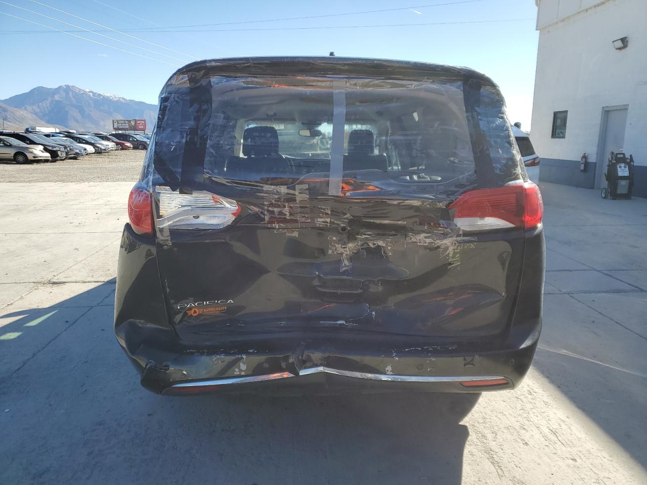 2018 Chrysler Pacifica Touring L VIN: 2C4RC1BG7JR246307 Lot: 87257085