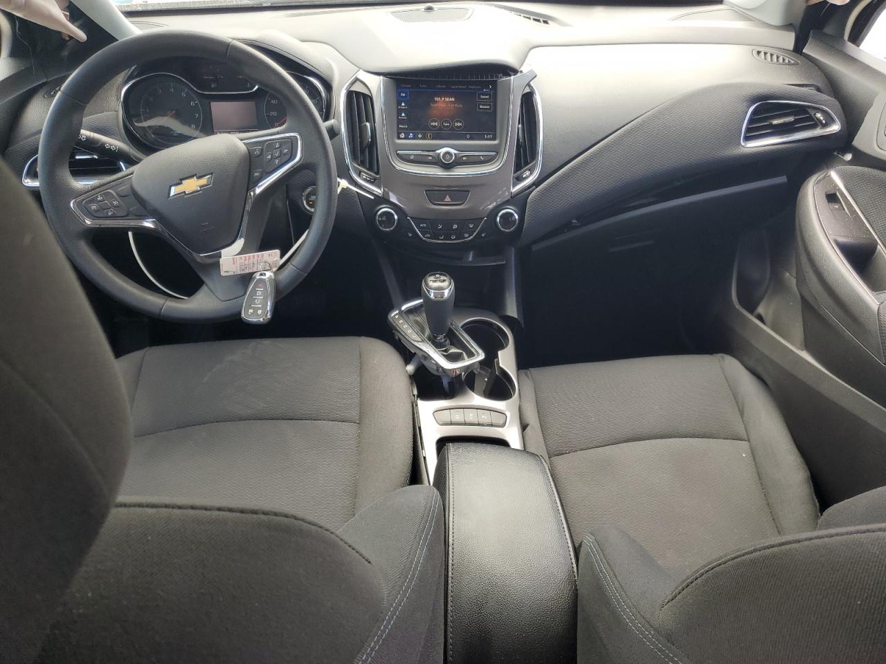 2019 Chevrolet Cruze Lt VIN: 1G1BE5SM7K7118699 Lot: 84070405