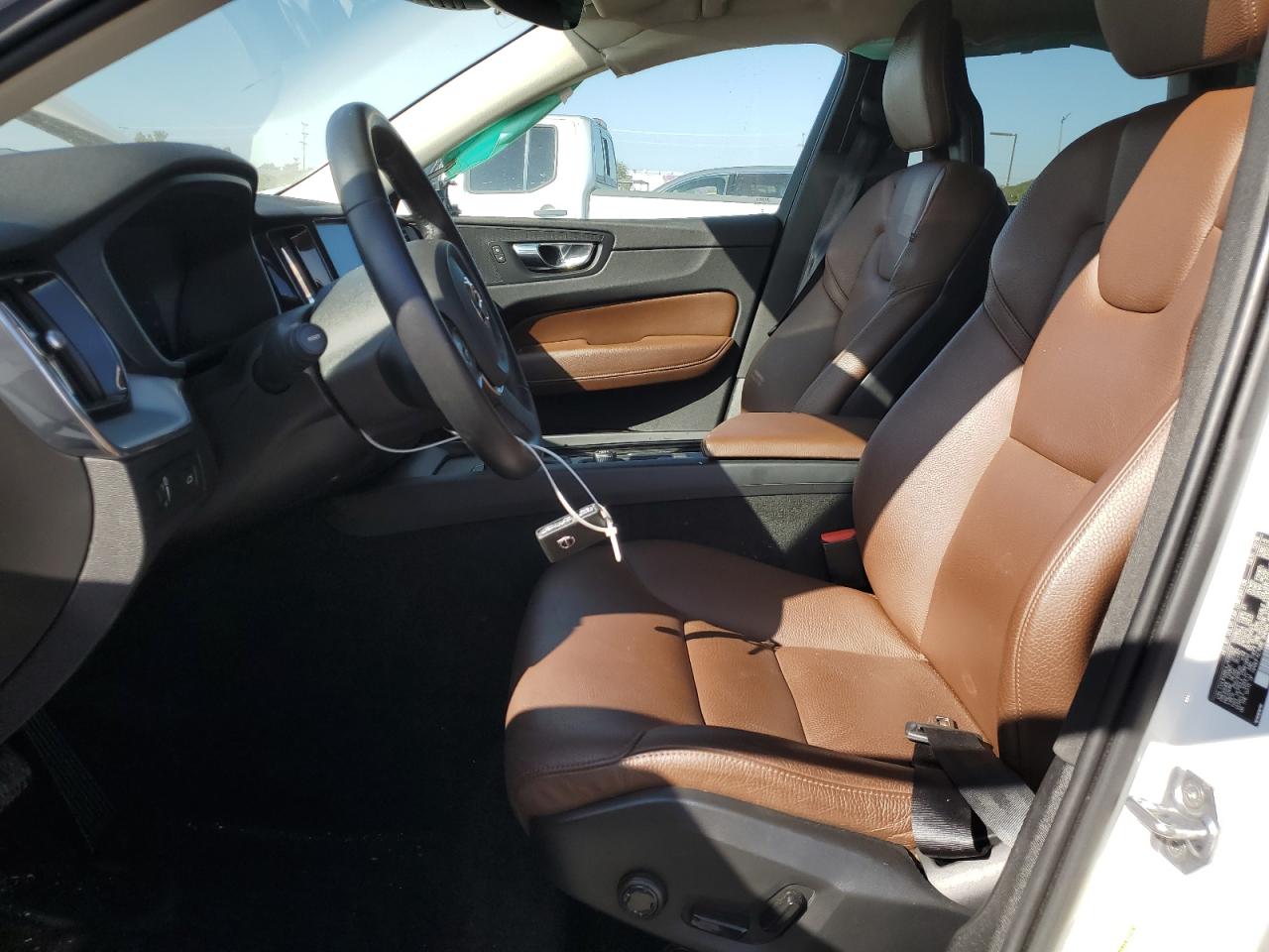 2018 Volvo Xc60 T5 Momentum VIN: YV4102RK4J1092307 Lot: 90303005