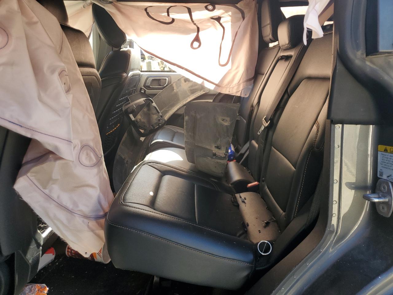 2022 Ford Bronco Base VIN: 1FMEE5DH0NLB83325 Lot: 85949055