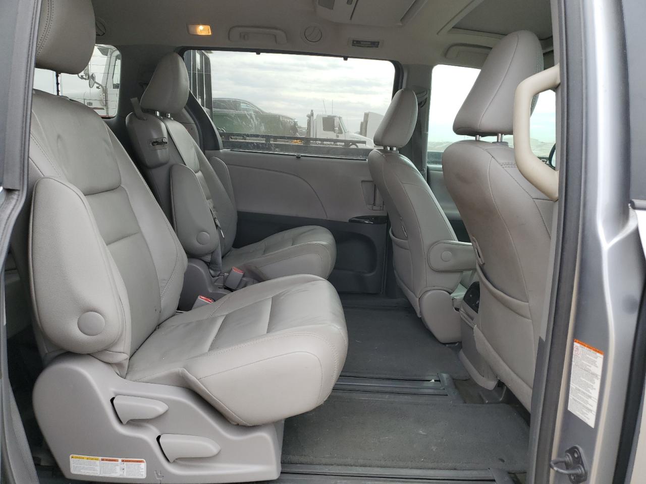 2015 Toyota Sienna Xle VIN: 5TDYK3DC5FS670233 Lot: 86102475