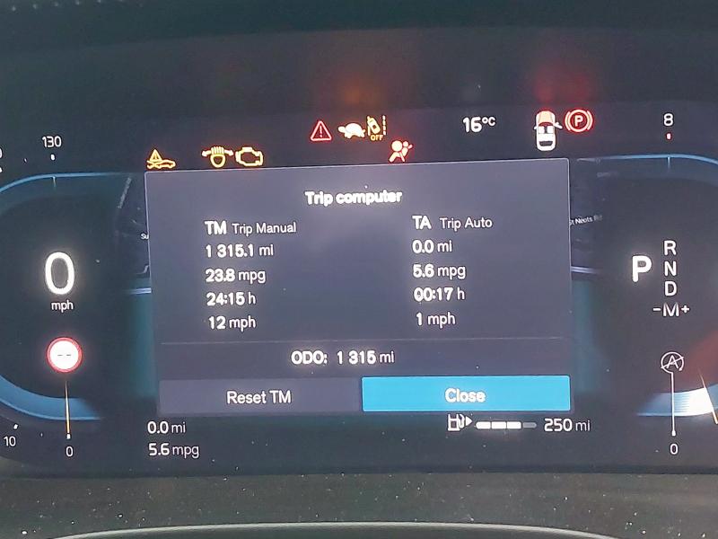 2025 VOLVO XC40 2.0 B4P PLUS DARK 5DR AUTO