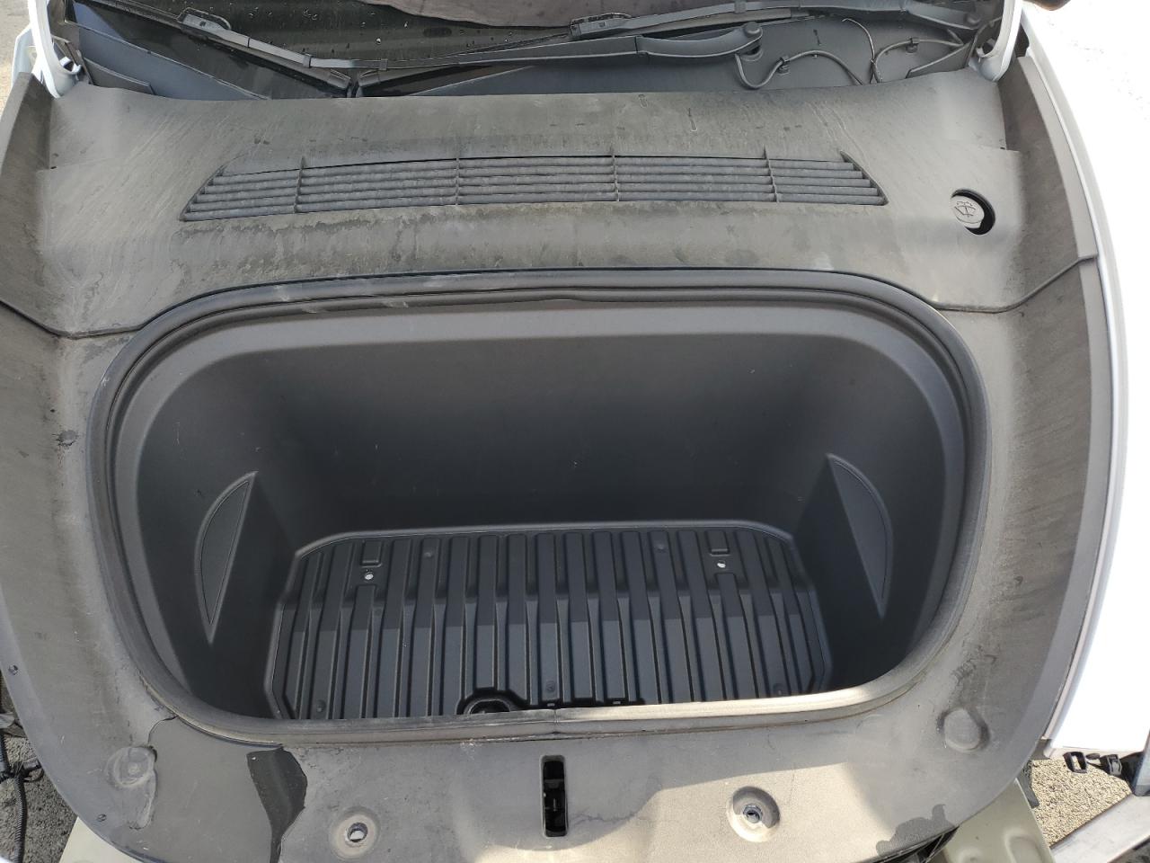 2022 Tesla Model Y VIN: 7SAYGDEE2NF370193 Lot: 89881945