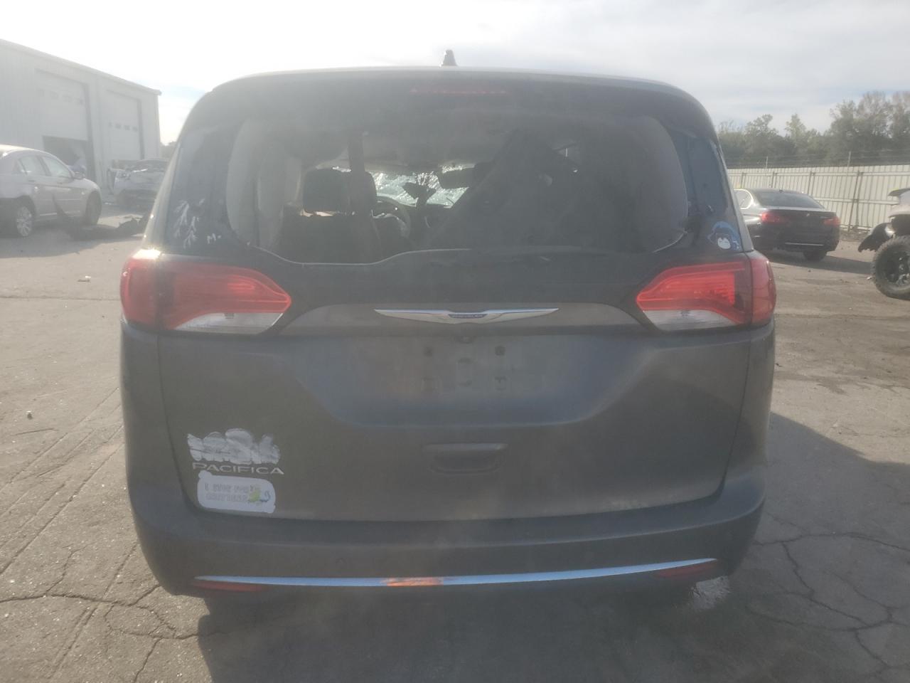 2018 Chrysler Pacifica Touring L VIN: 2C4RC1BG8JR277114 Lot: 87278165