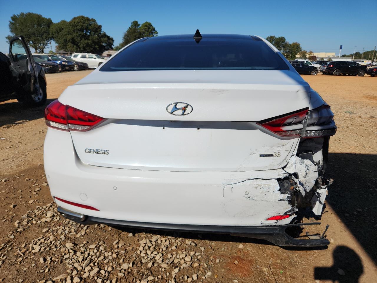 2015 Hyundai Genesis 3.8L VIN: KMHGN4JE7FU072201 Lot: 89824045