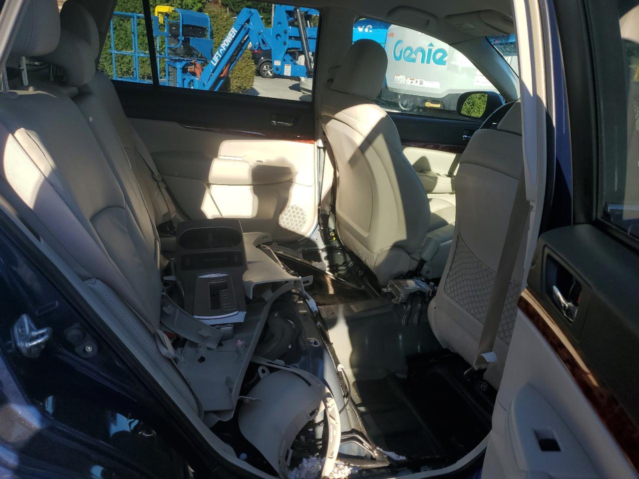 2011 Subaru Outback 3.6R Limited VIN: 4S4BRDJC3B2320060 Lot: 84954605