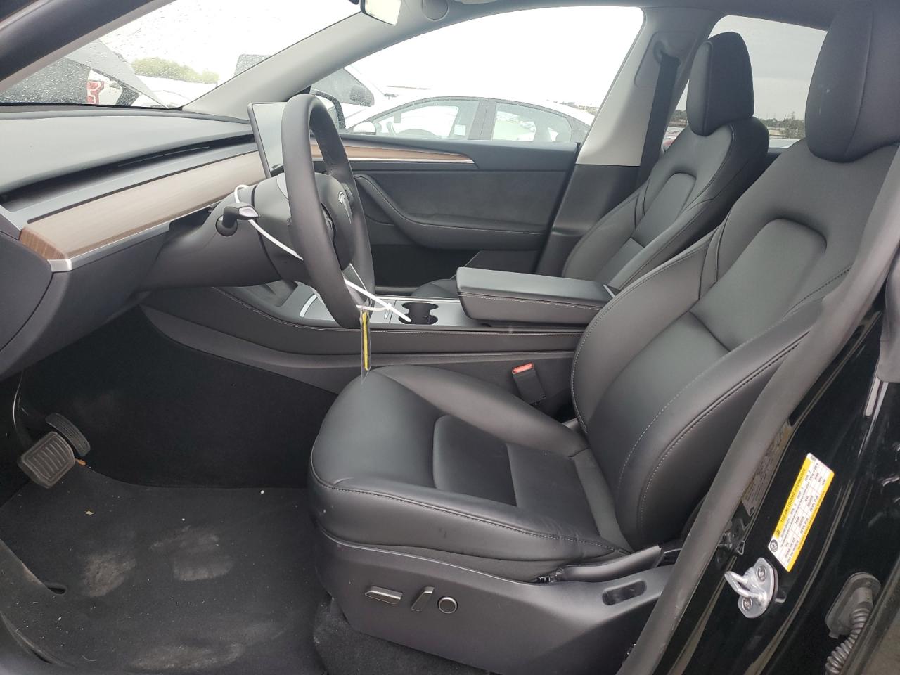 2024 Tesla Model Y VIN: 7SAYGDEE8RF155892 Lot: 81881675