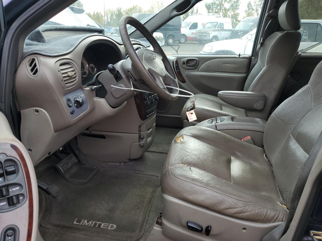 2002 Chrysler Town & Country Limited VIN: 2C8GP64L62R685226 Lot: 91086045