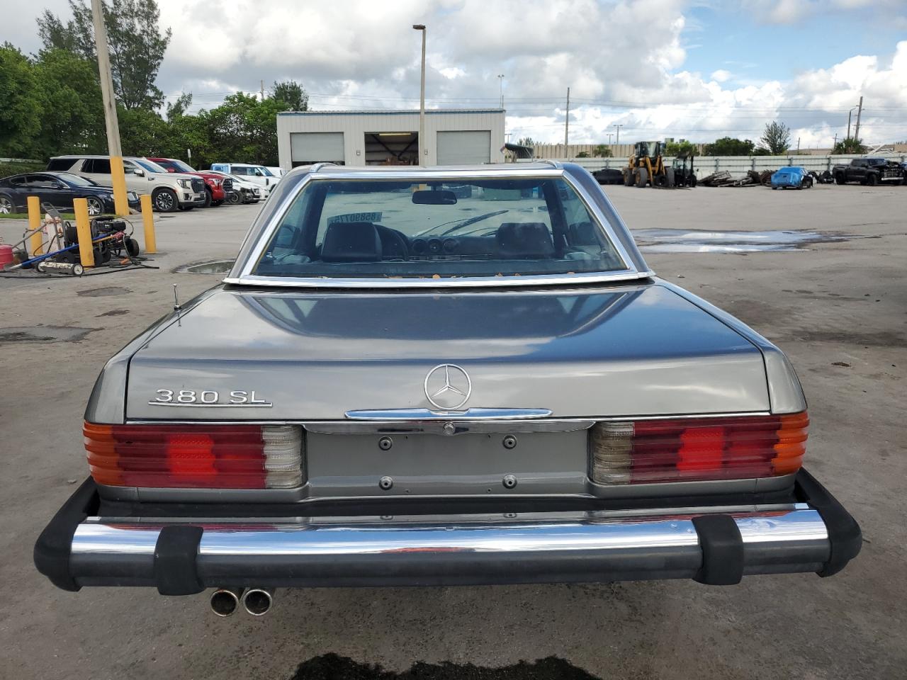 1984 Mercedes-Benz 380 Sl VIN: WDBBA45A3EA015381 Lot: 85890775