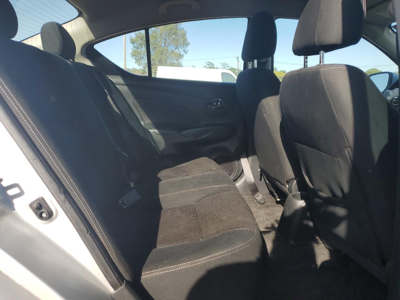 2018 Nissan Versa S VIN: 3N1CN7AP8JL833040 Lot: 82324635