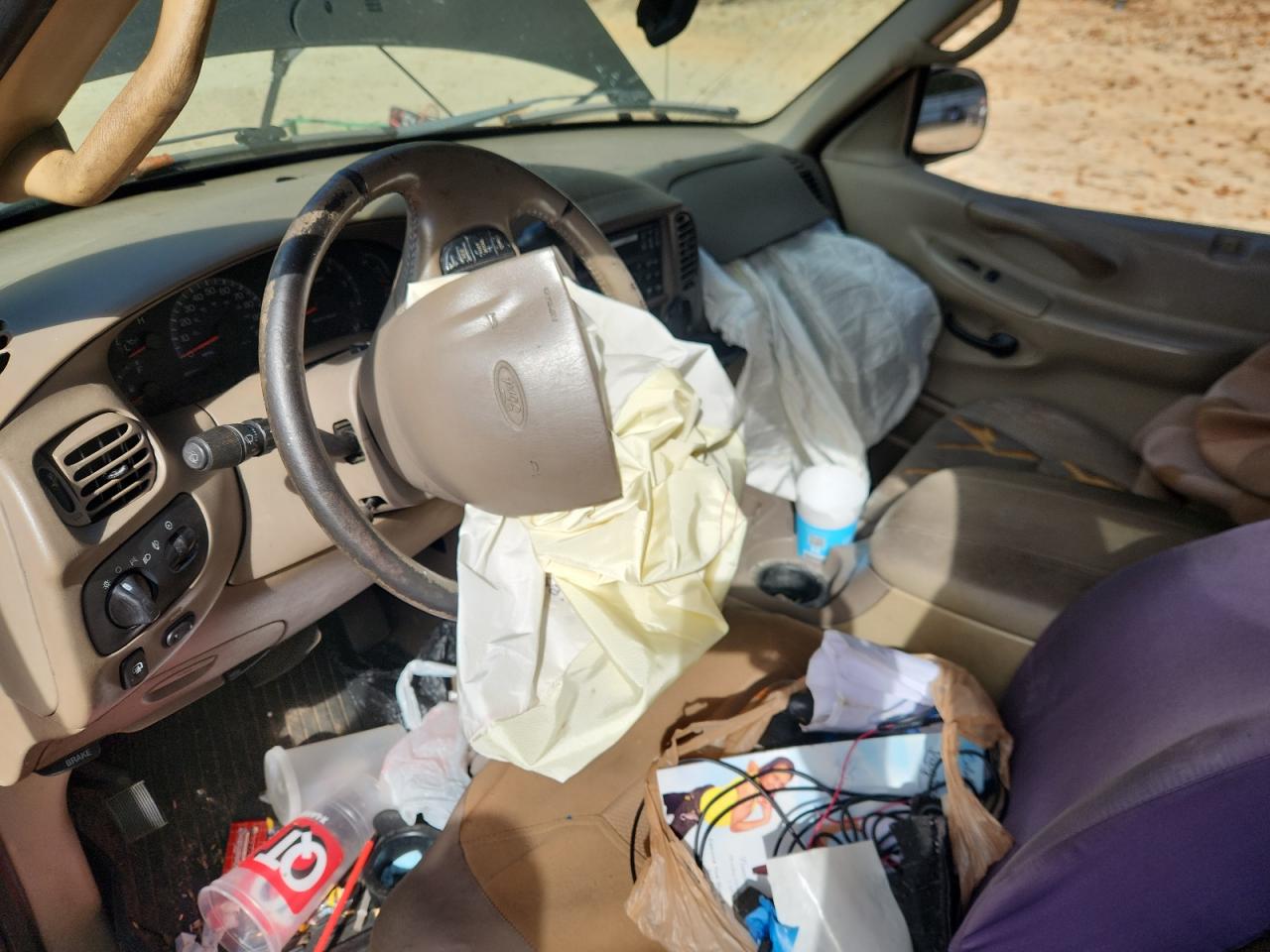 2002 Ford Expedition Eddie Bauer VIN: 1FMRU17L72LA41983 Lot: 84608035