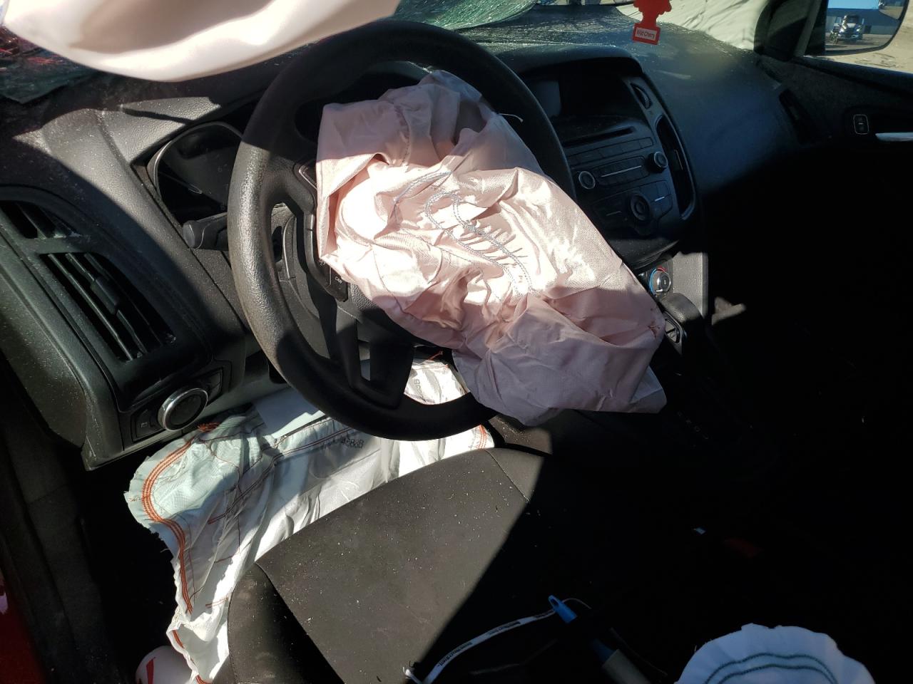 2017 Ford Focus Se VIN: 1FADP3F23HL267933 Lot: 84912475