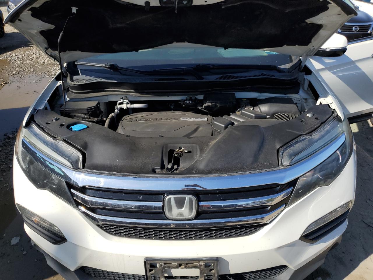 2017 Honda Pilot Touring VIN: 5FNYF6H90HB105142 Lot: 81924795