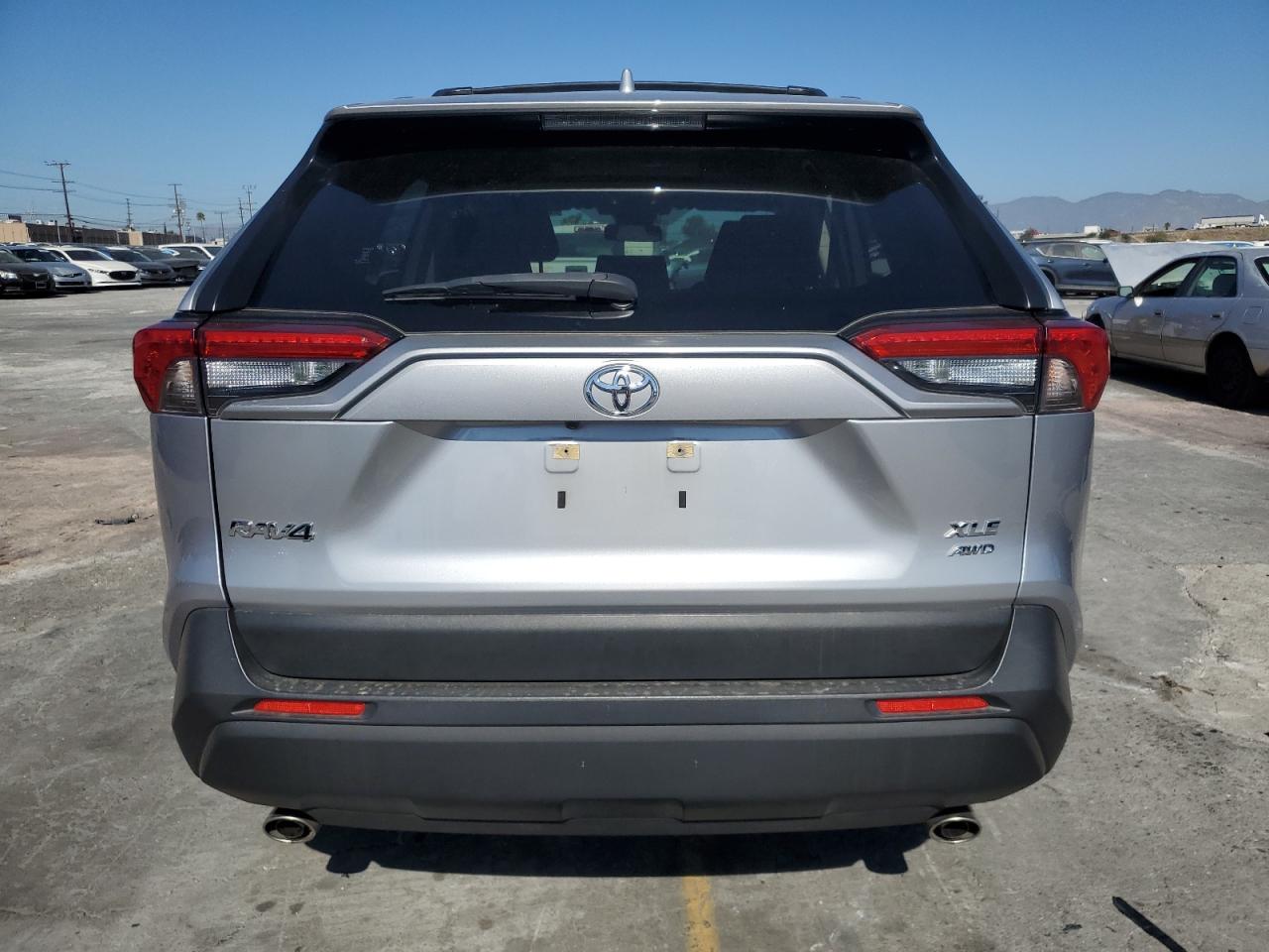 2020 Toyota Rav4 Xle VIN: JTMP1RFVXLJ028969 Lot: 82234175