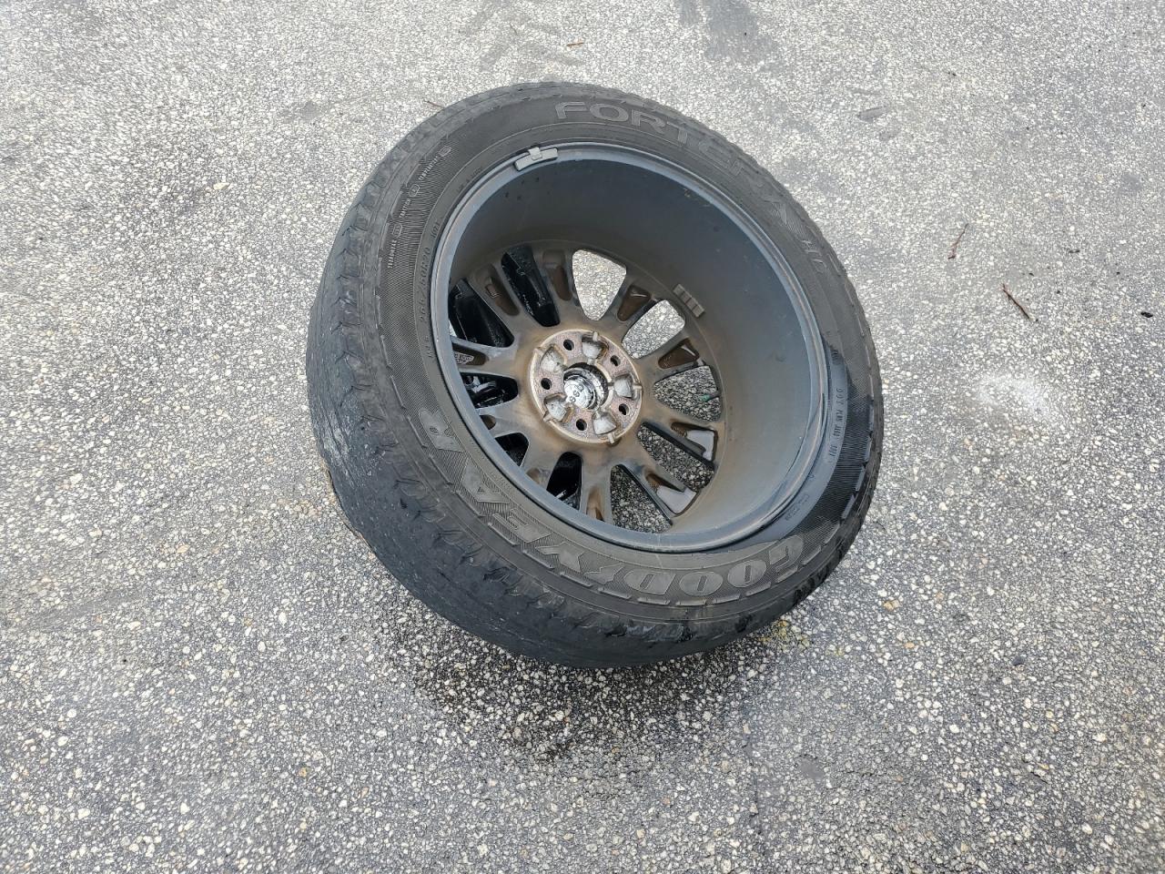 2017 Jeep Grand Cherokee Overland VIN: 1C4RJECG5HC605538 Lot: 81946415