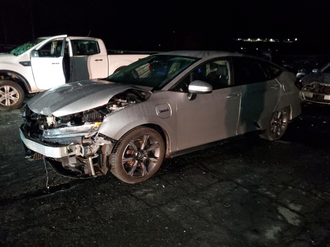 2018 HONDA CLARITY SILVER VIN: JHMZC5F33JC000439