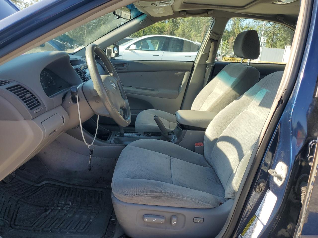 2004 Toyota Camry Le VIN: 4T1BE30K24U292998 Lot: 82264395