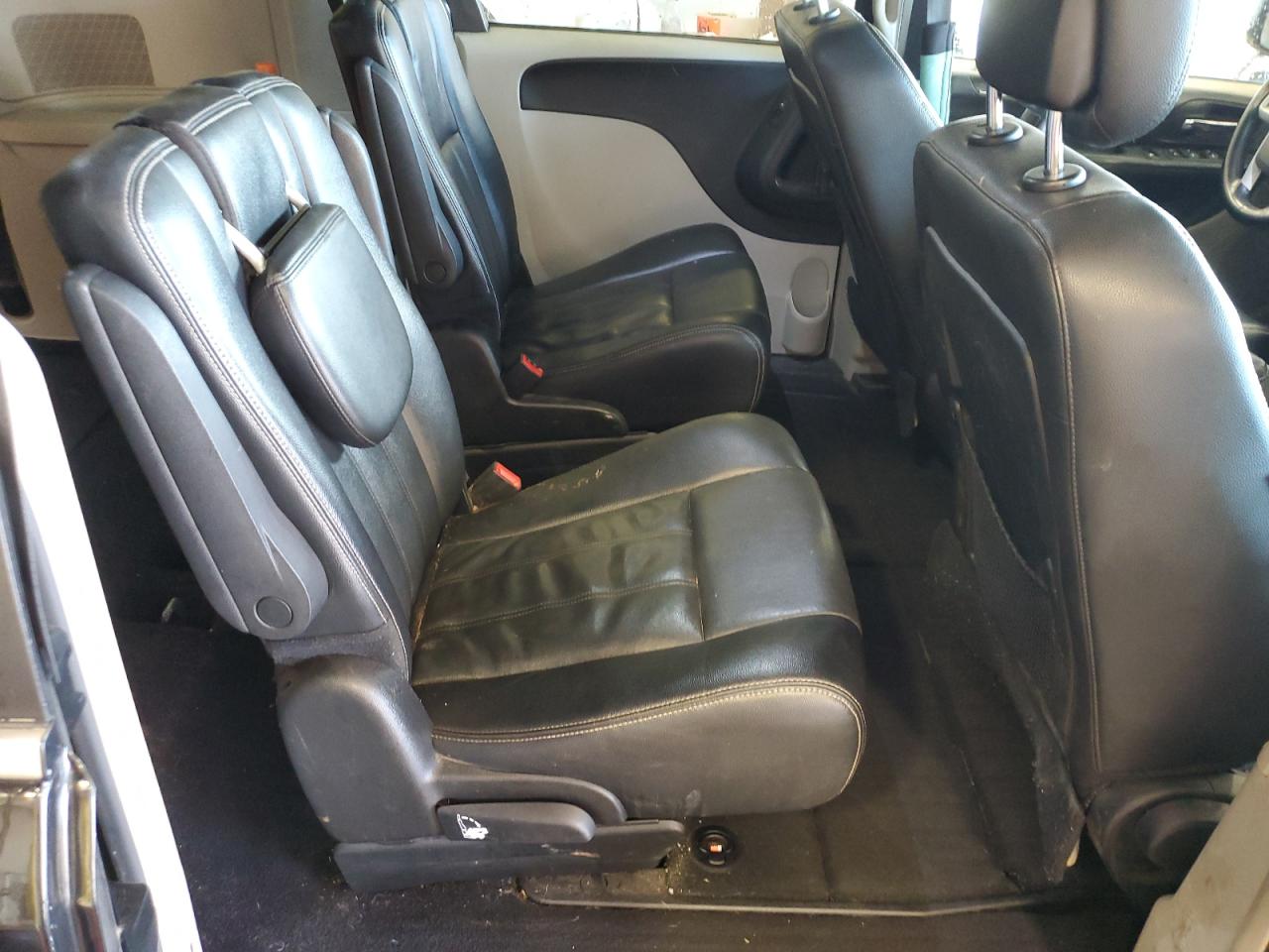 2015 Chrysler Town & Country Touring VIN: 2C4RC1BGXFR588308 Lot: 87445075