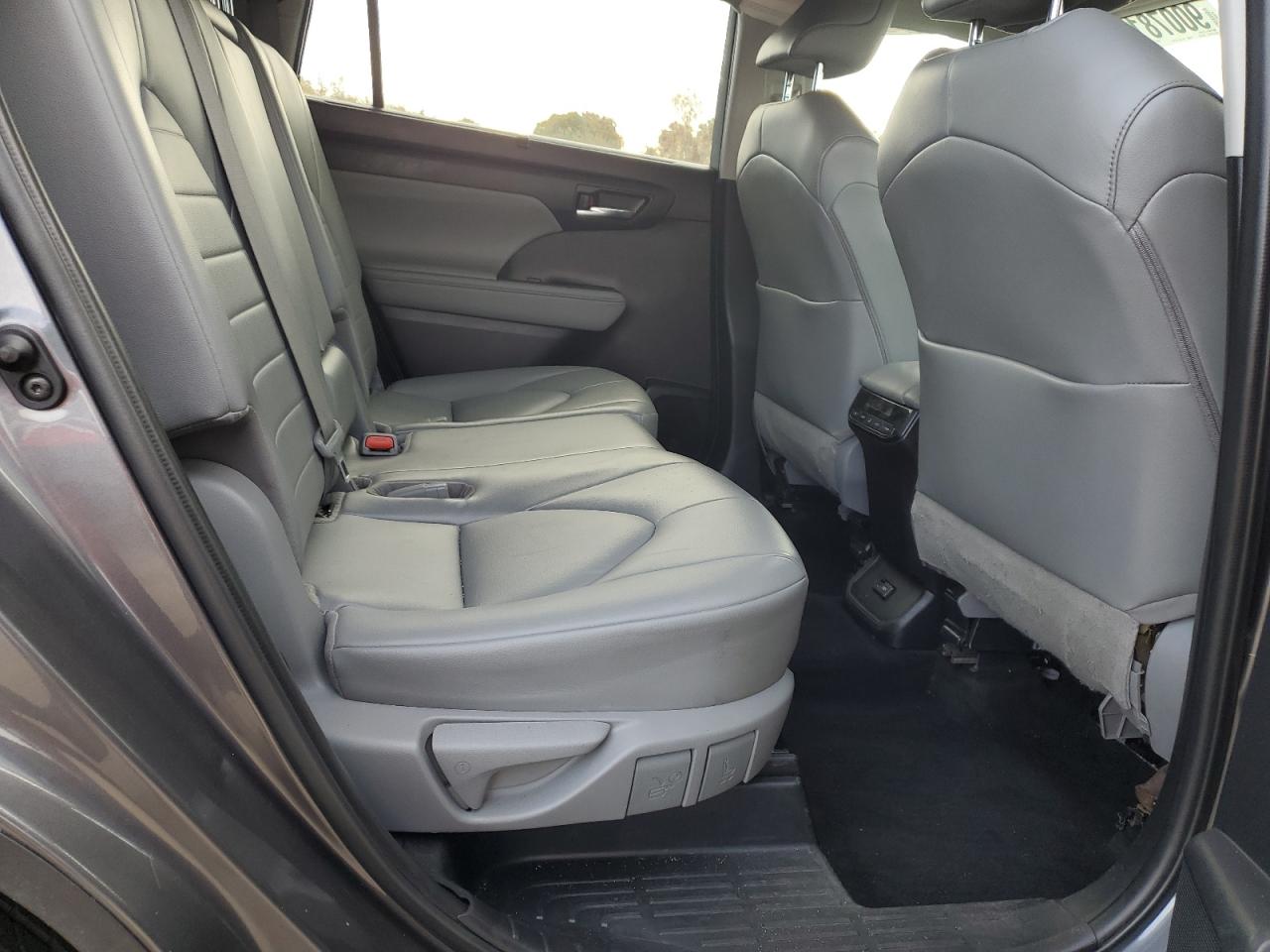 2022 Toyota Highlander Xle VIN: 5TDGZRBH9NS561619 Lot: 90078115