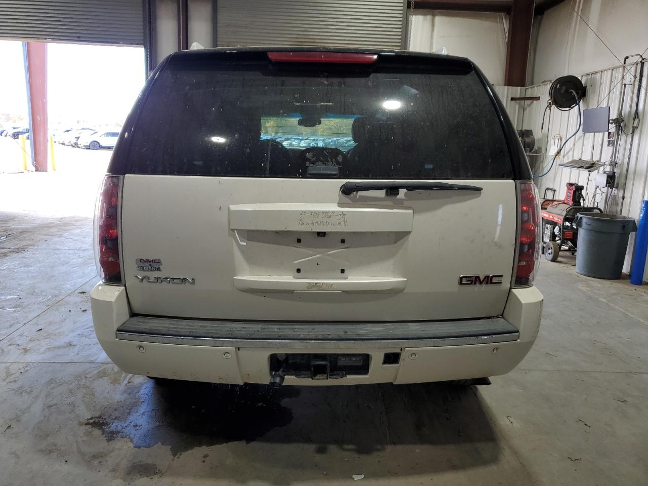 2013 GMC Yukon Denali VIN: 1GKS2EEF1DR323881 Lot: 85406395