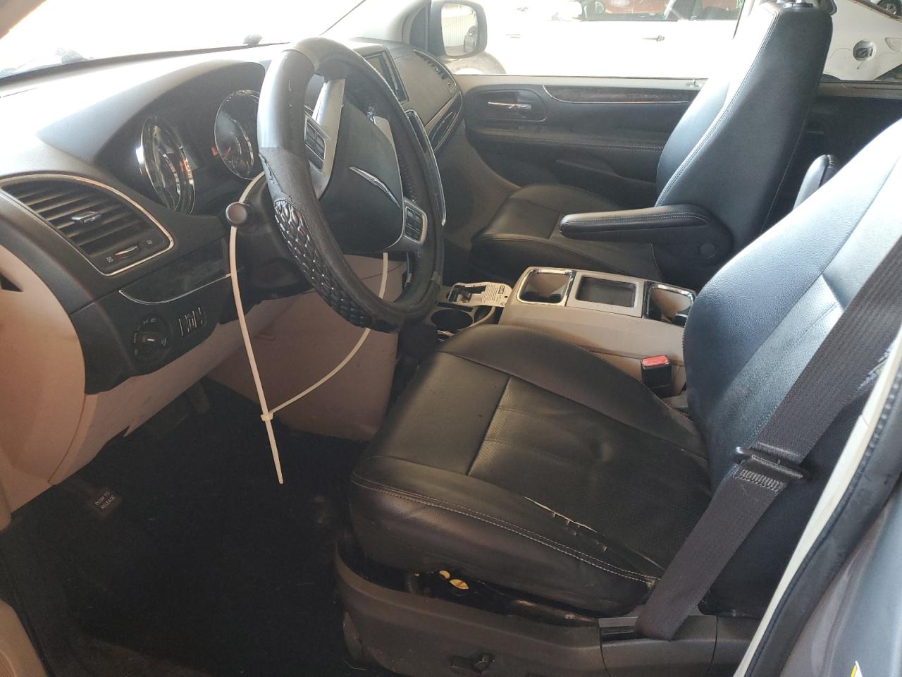 2015 Chrysler Town & Country Touring L VIN: 2C4RC1CGXFR673809 Lot: 85122485