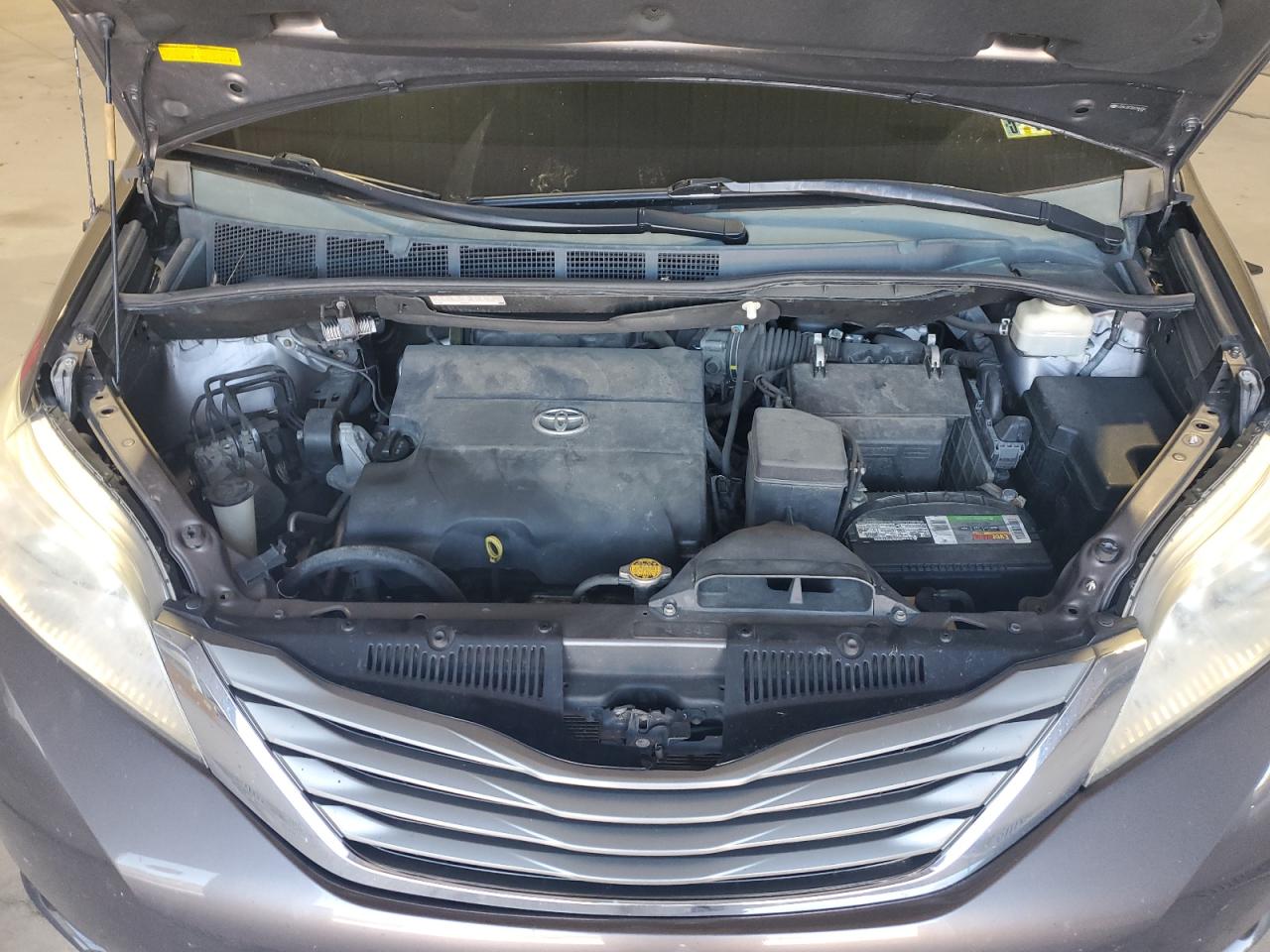 2013 Toyota Sienna Xle VIN: 5TDYK3DC2DS394056 Lot: 85862335