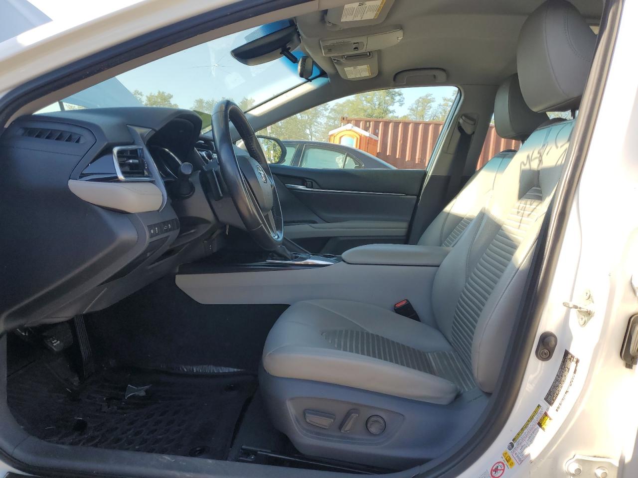 2018 Toyota Camry L VIN: 4T1B11HKXJU139527 Lot: 82380375