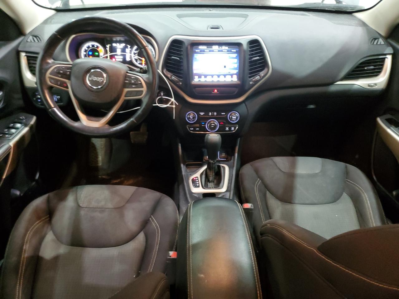 2017 Jeep Cherokee Latitude VIN: 1C4PJLCS1HW586002 Lot: 85866275