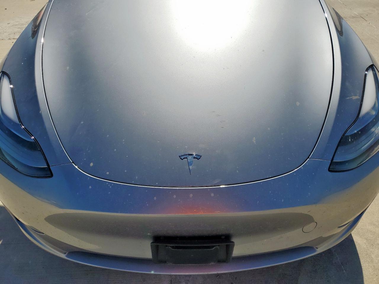 2024 Tesla Model Y VIN: 7SAYGDEE5RA330211 Lot: 90685605