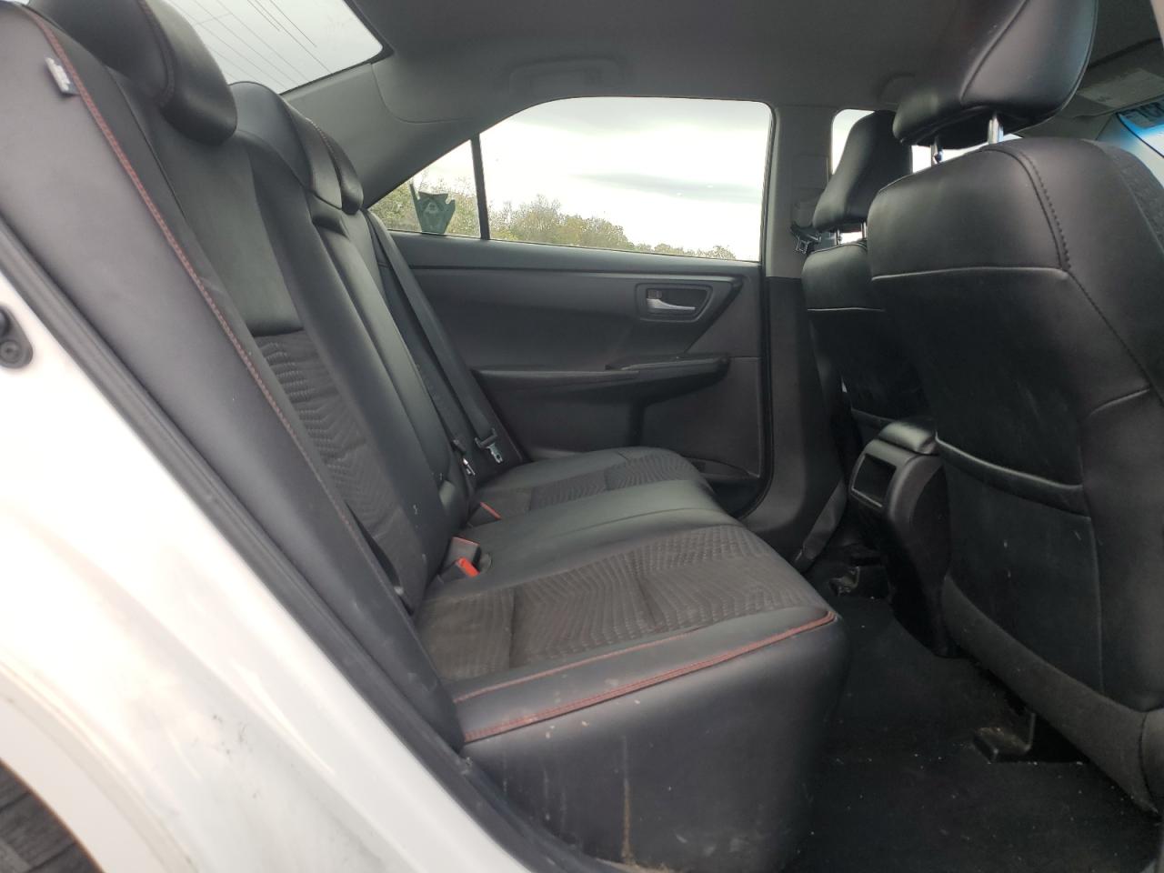 2015 Toyota Camry Le VIN: 4T1BF1FK8FU102083 Lot: 85676035