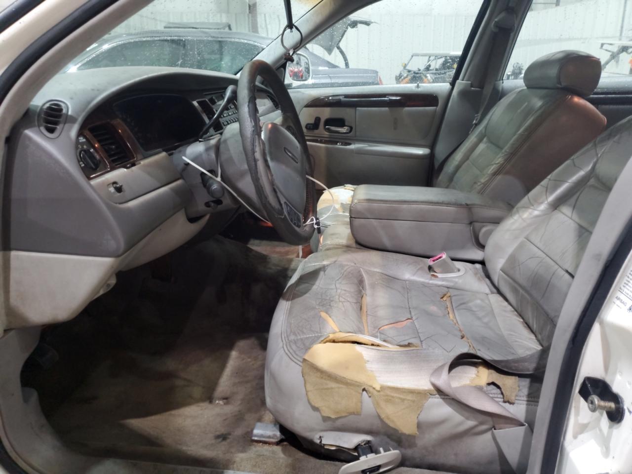 1999 Lincoln Town Car Signature VIN: 1LNHM82W5XY699947 Lot: 89898835