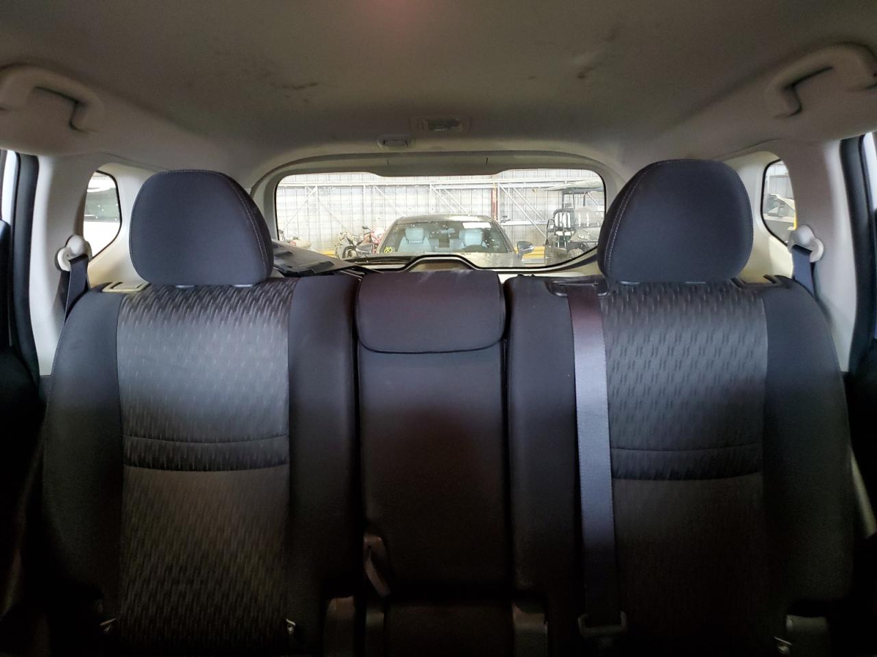 2017 Nissan Rogue S VIN: JN8AT2MT4HW140142 Lot: 80872455