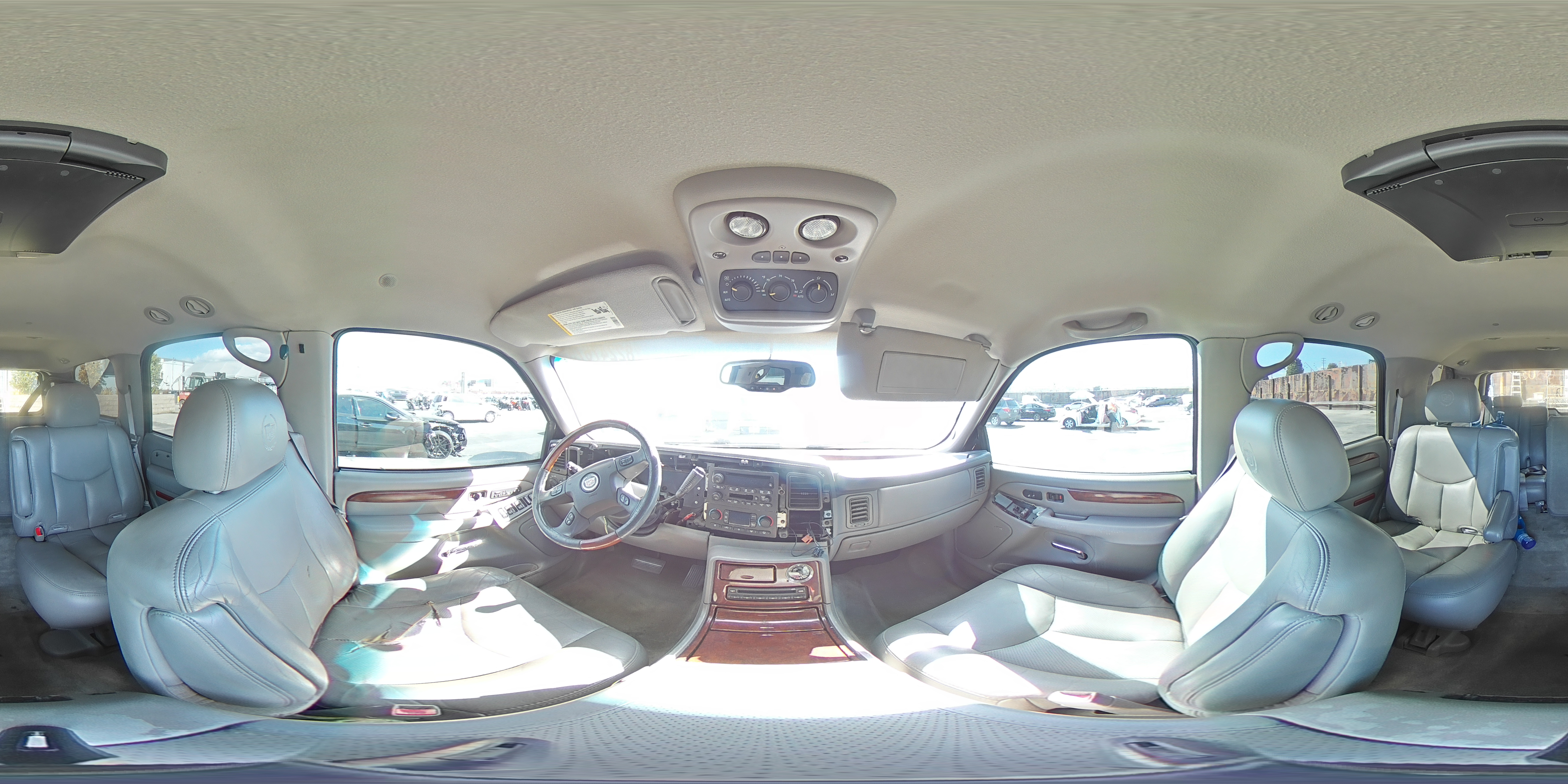 2005 Cadillac Escalade Luxury VIN: 1GYEC63TX5R104112 Lot: 82247675