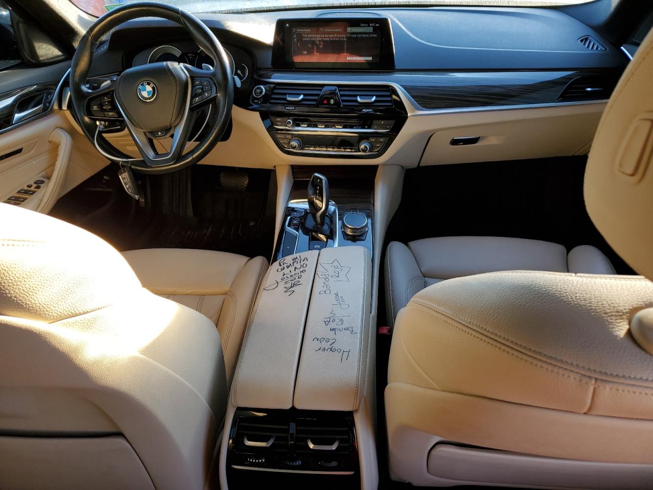 Фото: WBAJA7C59JWA74453