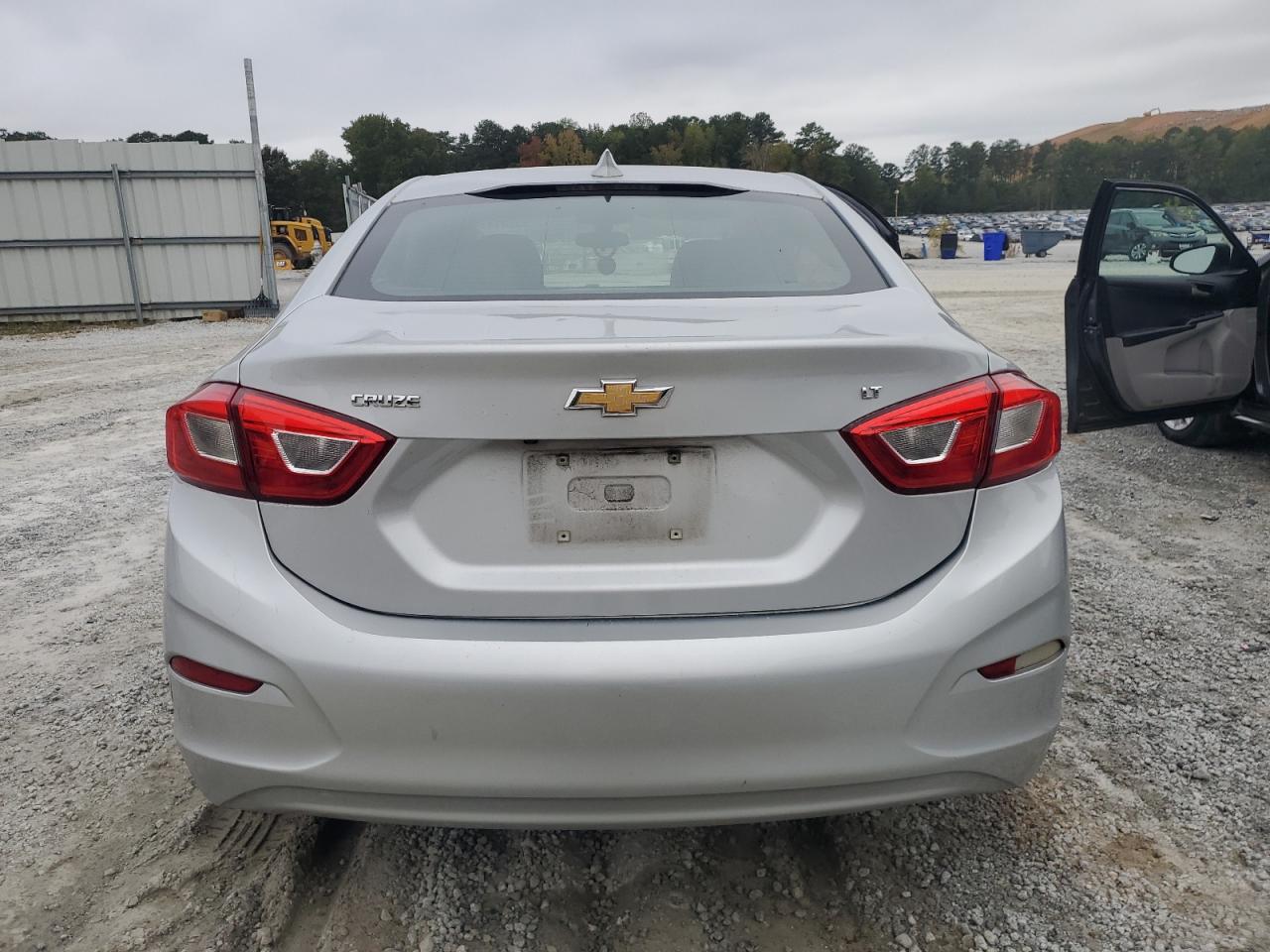 2019 Chevrolet Cruze Lt VIN: 1G1BE5SM5K7144198 Lot: 85301435