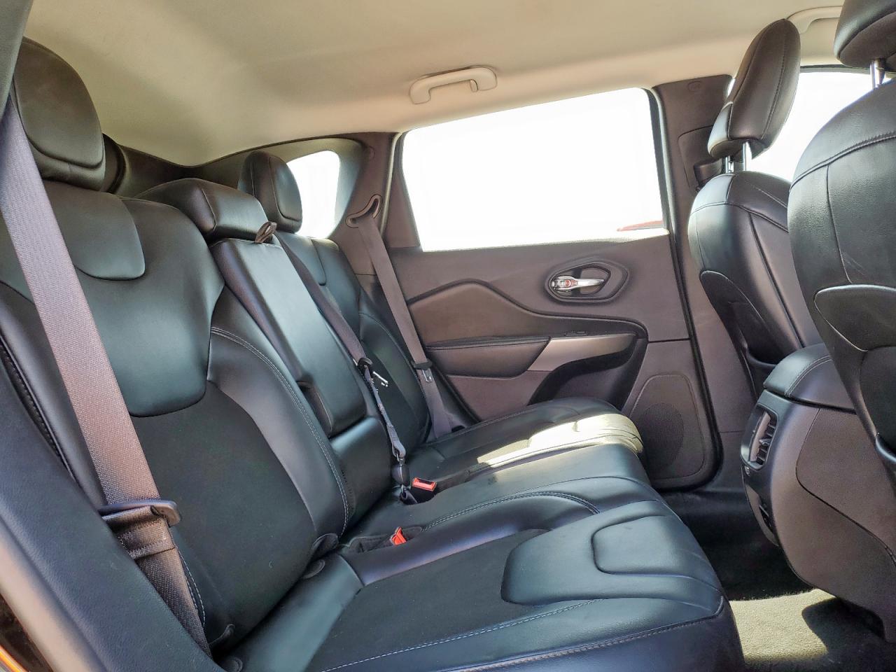 2020 Jeep Cherokee Latitude Plus VIN: 1C4PJLLB7LD586073 Lot: 85857525