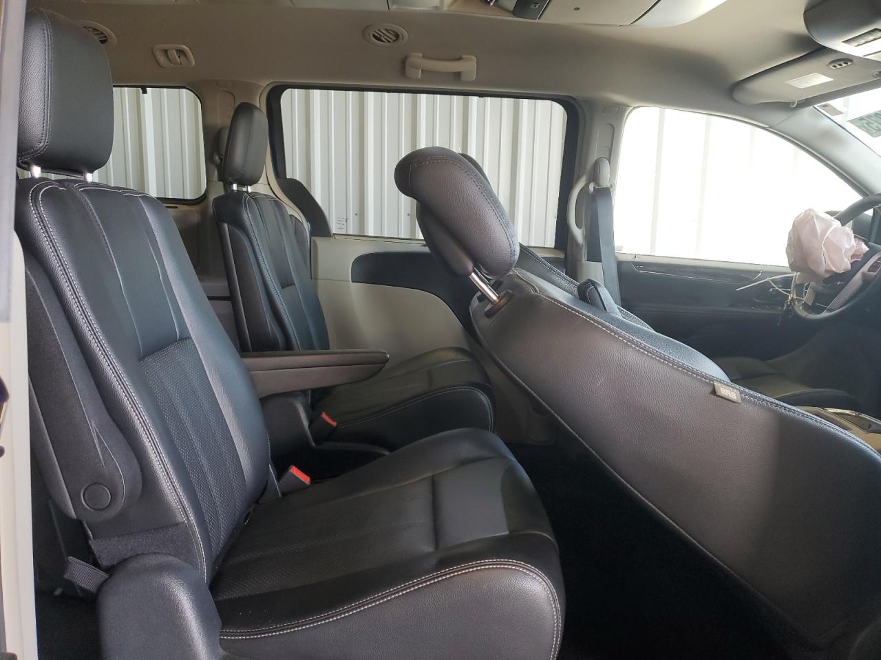 2015 Chrysler Town & Country Touring L VIN: 2C4RC1CG8FR506381 Lot: 86270875